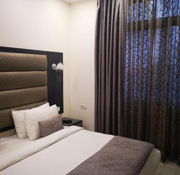 اتاق لوکس با تخت بزرگ, Pk Residency