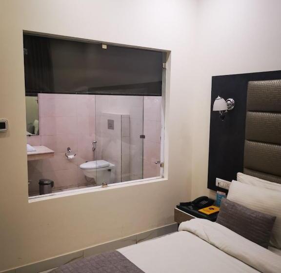 اتاق لوکس با تخت بزرگ, Pk Residency