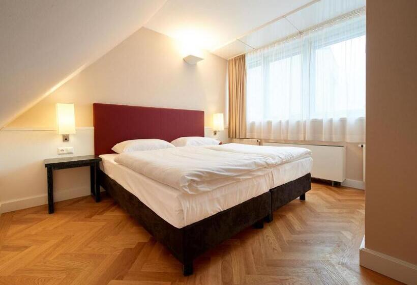 2 Bedroom Penthouse Apartment, Singerstrasse 21/25 Apartments