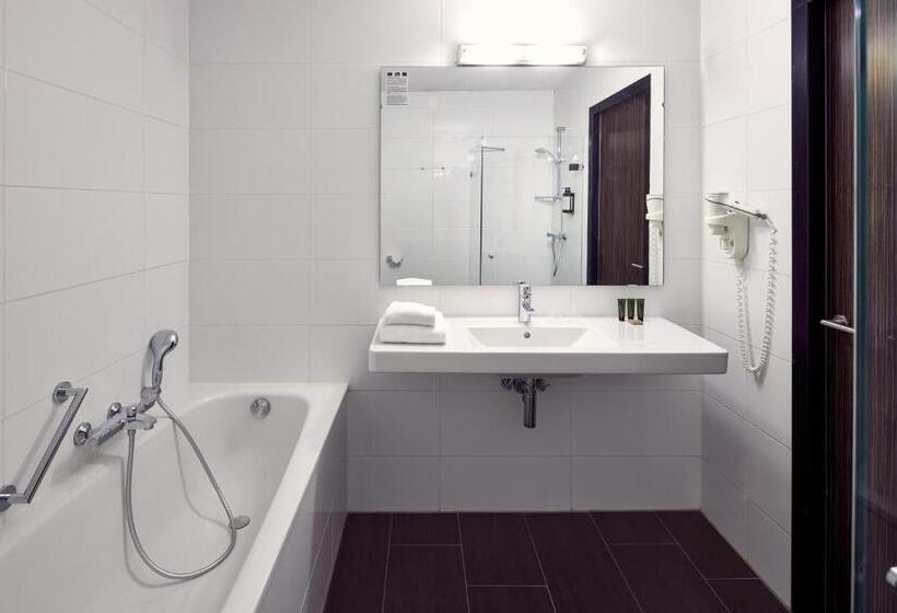 اتاق لوکس چهار تخته, Van Der Valk Hotel Arnhem