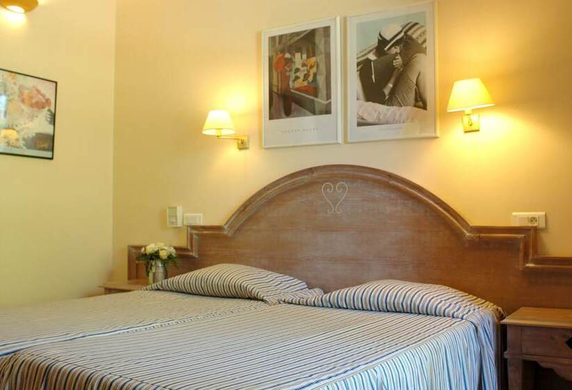 اتاق استاندارد با بالکن, Vacances Bleues Hôtel Castel Luberon