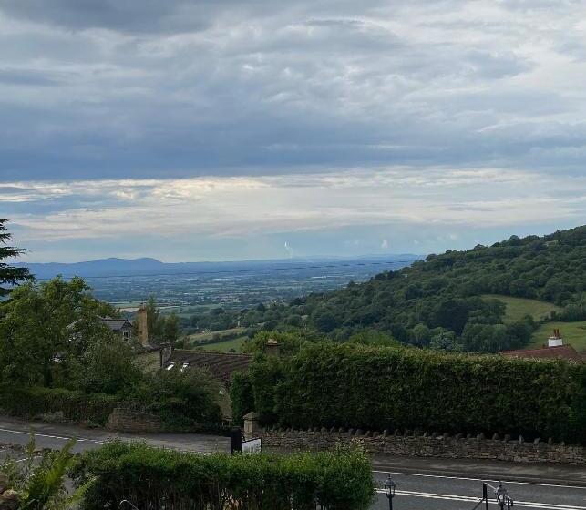 اتاق استاندارد, Cleeve Hill