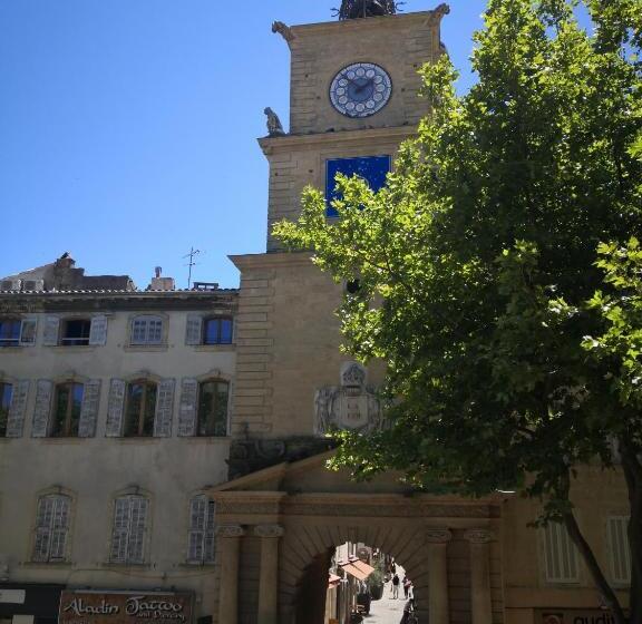 Camera Standard, Grand  De La Poste