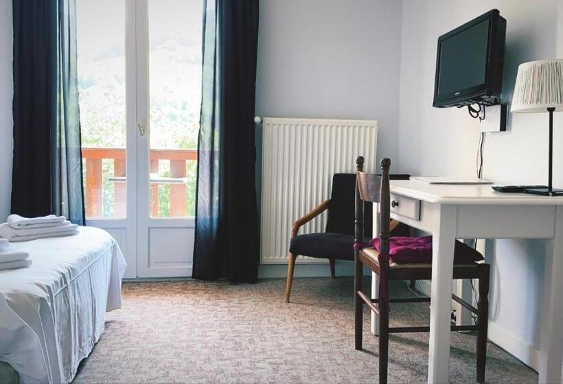 Standard Triple Room with Balcony, Le Brunet