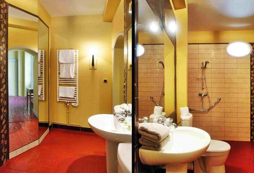 اتاق استاندارد, Logis Hôtel Le Relais Louis Xi