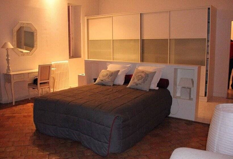 اتاق استاندارد, Logis Hôtel Le Relais Louis Xi