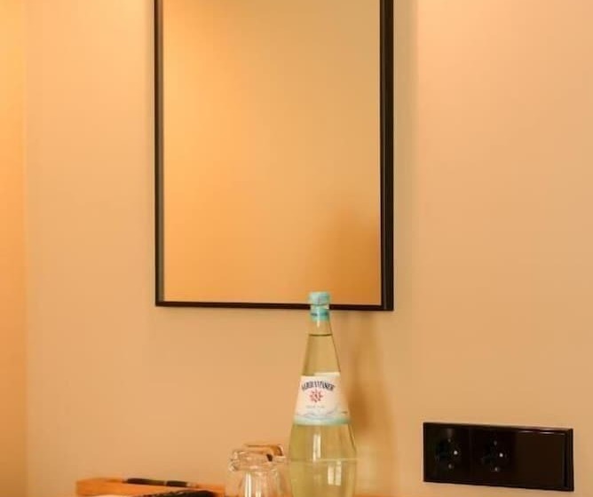 اتاق سوپریور با بالکن, Mimosa