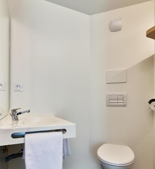 اتاق استاندارد سه نفره, Première Classe La Roche Sur Yon   Vendéspace