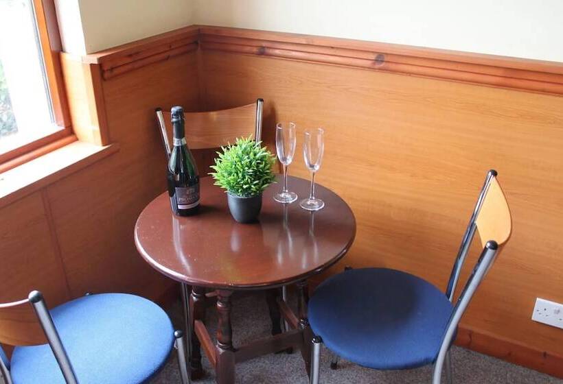 اتاق پرمیوم, Redwings Lodge Sawtry Huntingdon