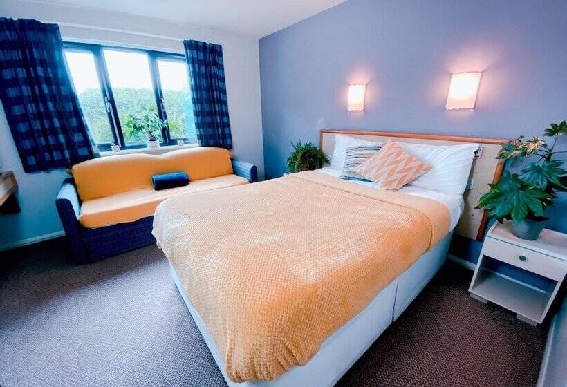 اتاق پرمیوم, Redwings Lodge Sawtry Huntingdon