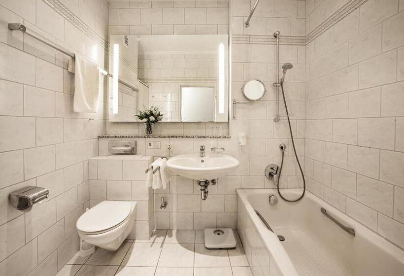 اتاق استاندارد با بالکن و چشم‌انداز دریا, Strandhotel Monbijou Gmbh Garni