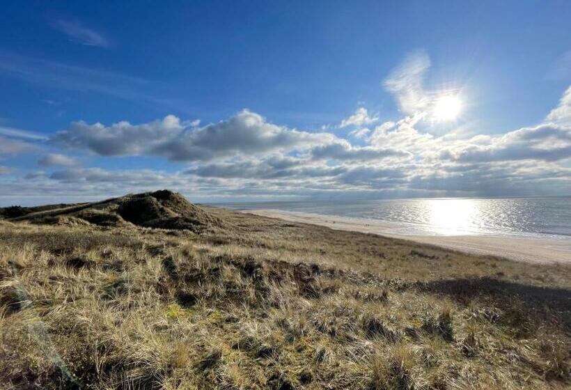 Люкс Боковой Вид на Море, Strand Monbijou Garni