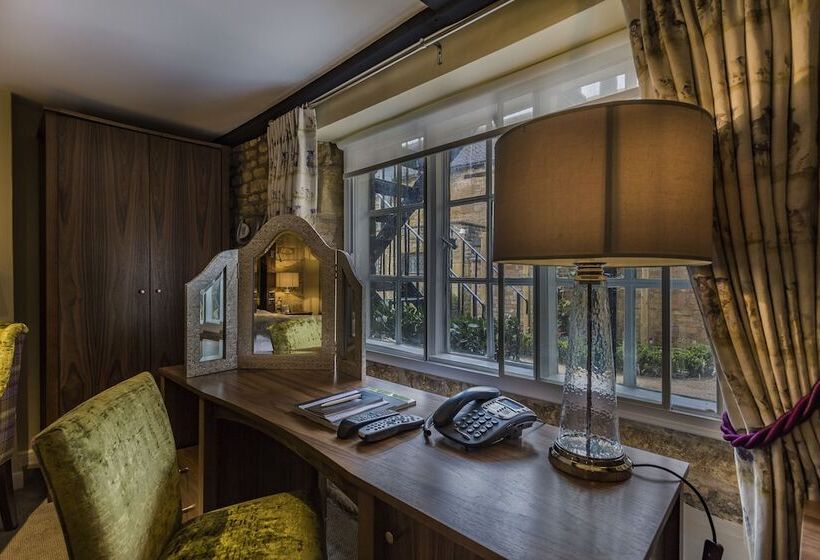 اتاق سوپریور, The White Hart Royal, Moretoninmarsh, Cotswolds