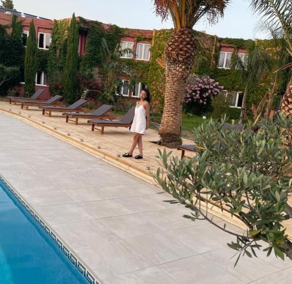 اتاق استاندارد با چشم‌انداز باغ, Tropic Hôtel