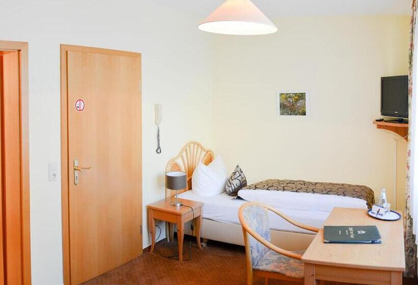 Standard Single Room, Zur Insel