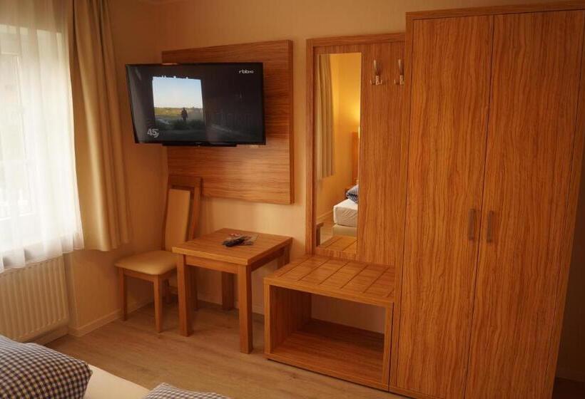 スーペリアスタジオ, Landhotel Klempau