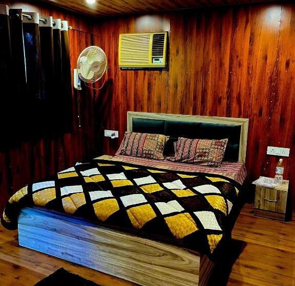 اتاق لوکس سه تخته, O Royal Tree Cafe And Resort