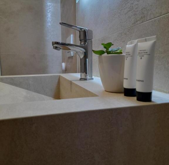 اتاق اجرایی سه نفره, Solea