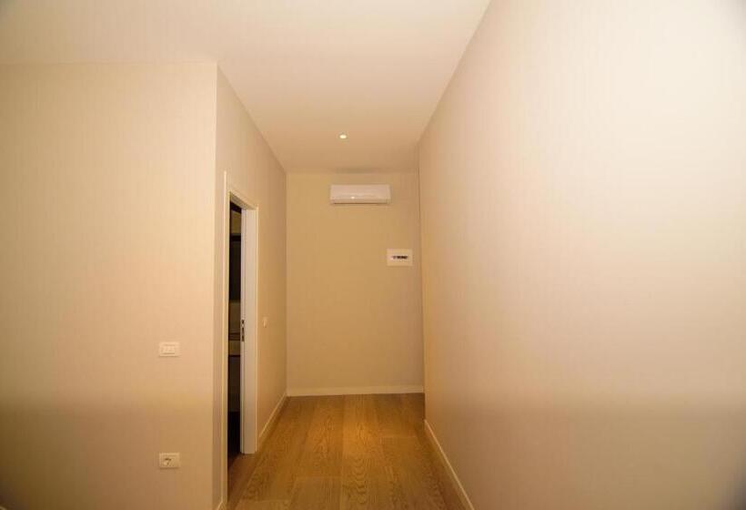 اتاق اجرایی سه نفره, Solea