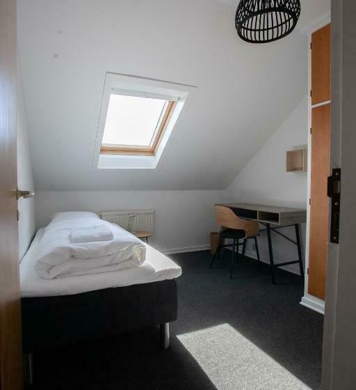 اتاق استاندارد یک تخته با سرویس بهداشتی مشترک, The Bird / Guesthouse / 10 Min Walk Downtown