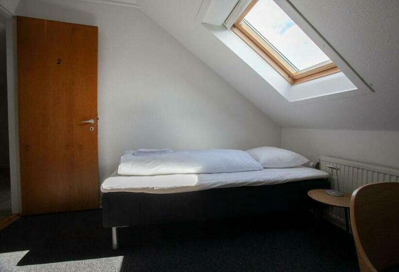 اتاق استاندارد یک تخته با سرویس بهداشتی مشترک, The Bird / Guesthouse / 10 Min Walk Downtown