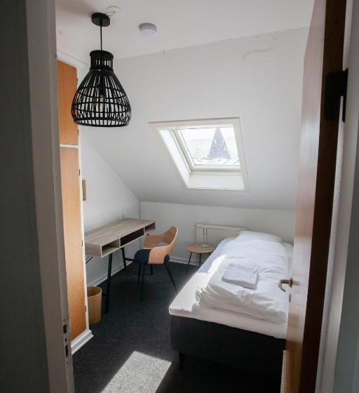 اتاق استاندارد یک تخته با سرویس بهداشتی مشترک, The Bird / Guesthouse / 10 Min Walk Downtown
