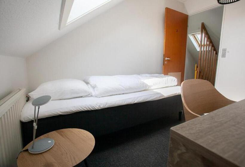 اتاق استاندارد یک تخته با سرویس بهداشتی مشترک, The Bird / Guesthouse / 10 Min Walk Downtown
