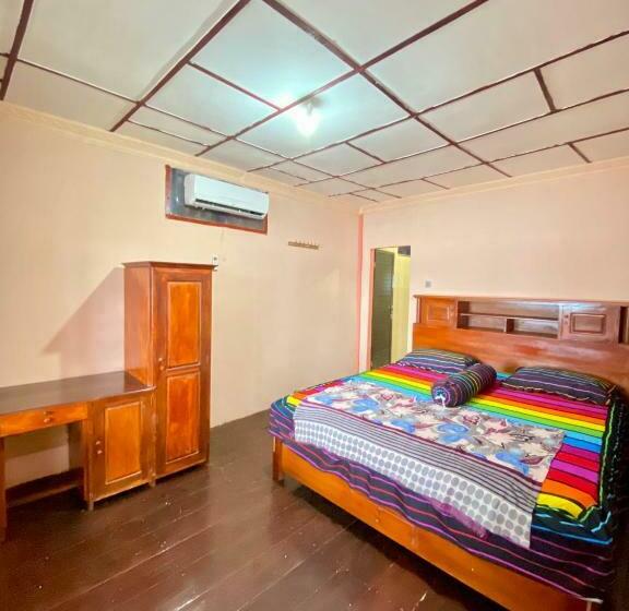 اتاق اکونومی, Damien Arico Surf Camp Nias