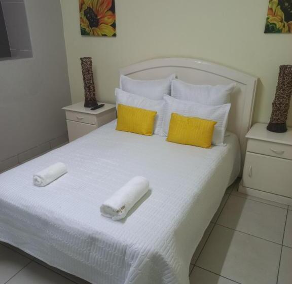 اتاق استاندارد, Triple T Guest House