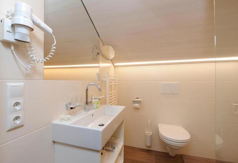 اتاق استاندارد با بالکن, Boutiquehotel Das Edelweiss