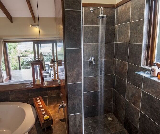 سوییت اجرایی, Elephant Hide Of Knysna Guest Lodge