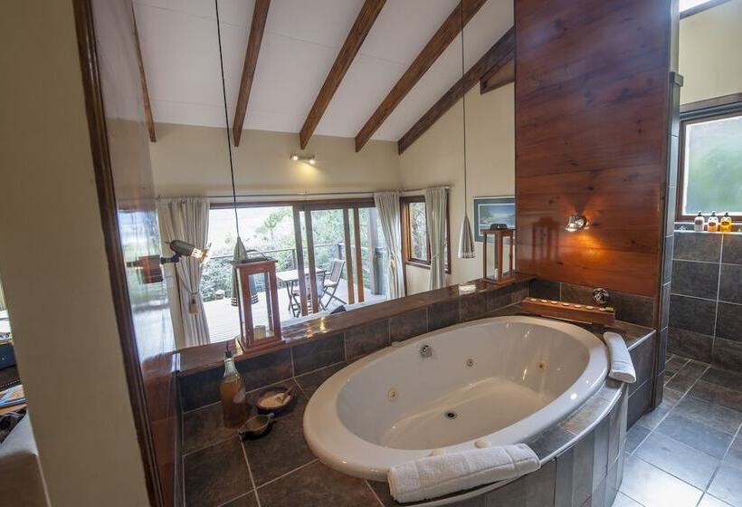 سوییت اجرایی, Elephant Hide Of Knysna Guest Lodge