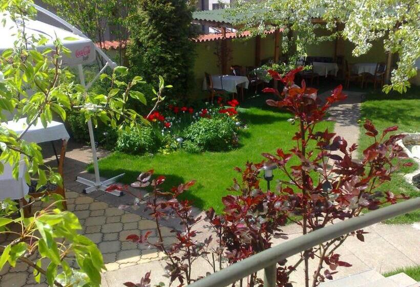 سوئیت با وان آب گرم, Family Hotel Sonata