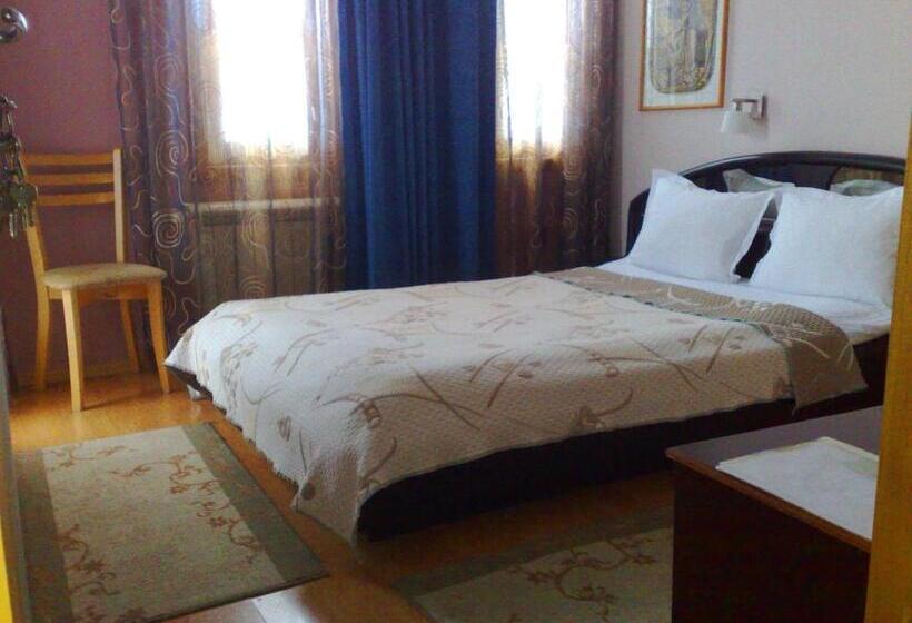 اتاق اکونومی, Family Hotel Sonata