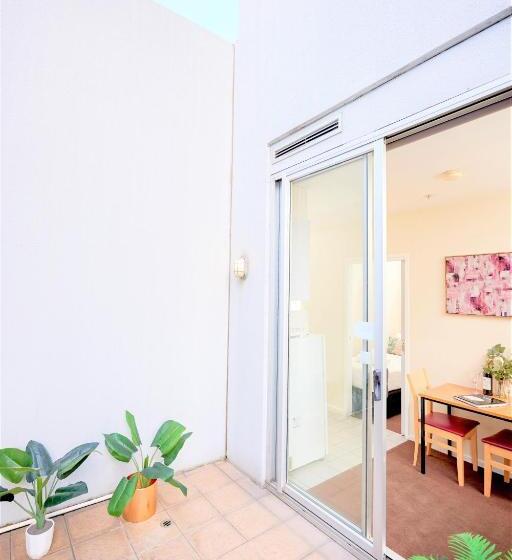 2 Bedroom Apartment, Arrow On Swanston