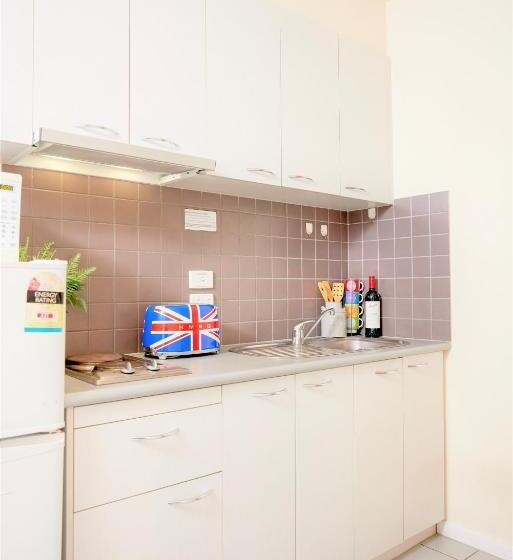 2 Bedroom Apartment, Arrow On Swanston