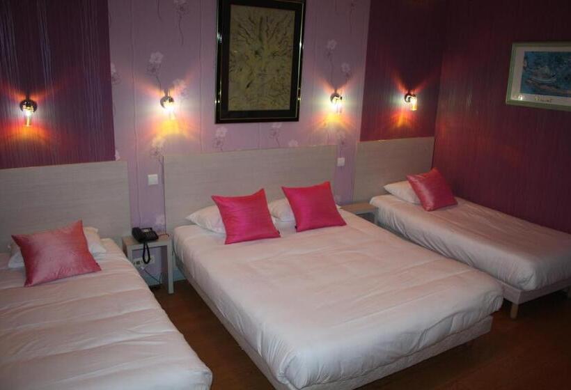 اتاق استاندارد چهار تخته, Hôtel République