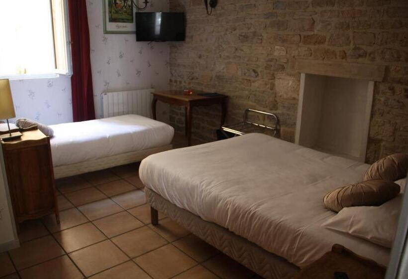 اتاق استاندارد سه نفره, Hôtel République