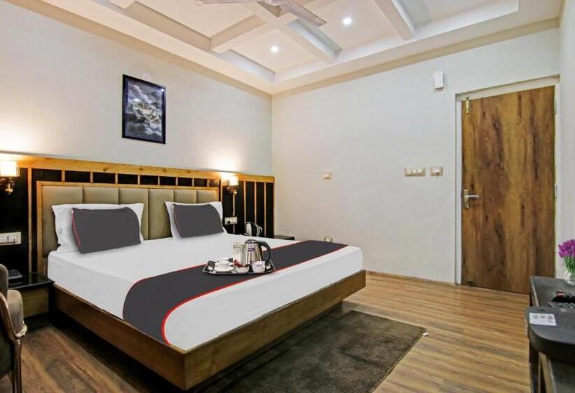 اتاق لوکس سه تخته, Fabhotel Outhills