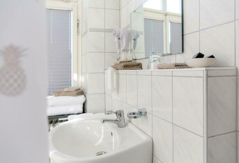 Economy Triple Room, Gasthaus Adler Ettenheim  Mit Self Check In   Key Boxes