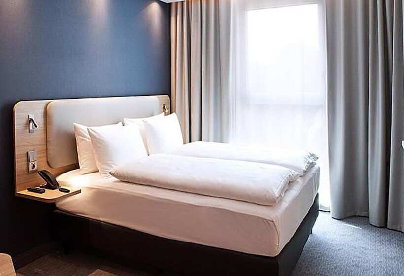 اتاق استاندارد با تخت دوبل برای معلولان, Holiday Inn Express Remscheid
