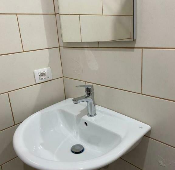 اتاق استاندارد سه نفره, Rupa Guest House Camping Shkoder