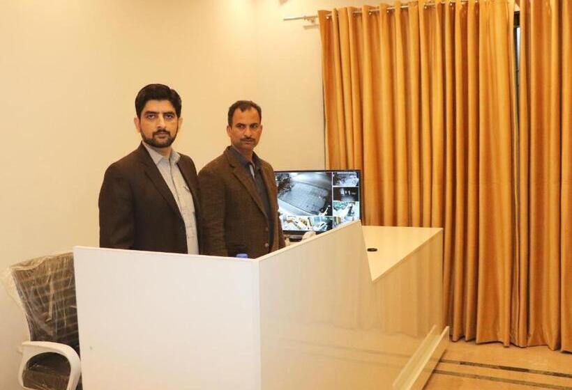 سوییت خانوادگی, Grand Hayat Guest House