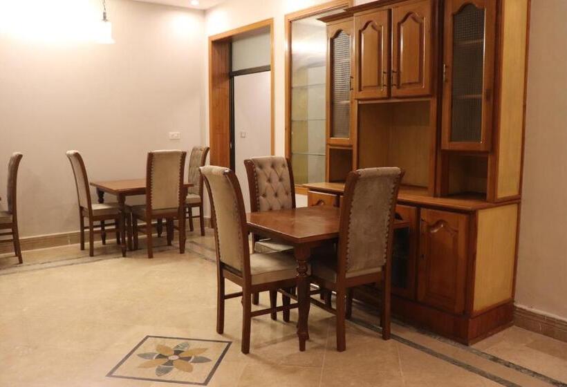 سوییت خانوادگی, Grand Hayat Guest House