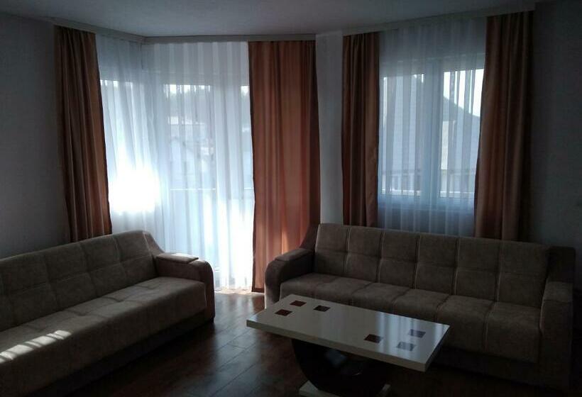 سوییت خانوادگی, Vila Centar Mb