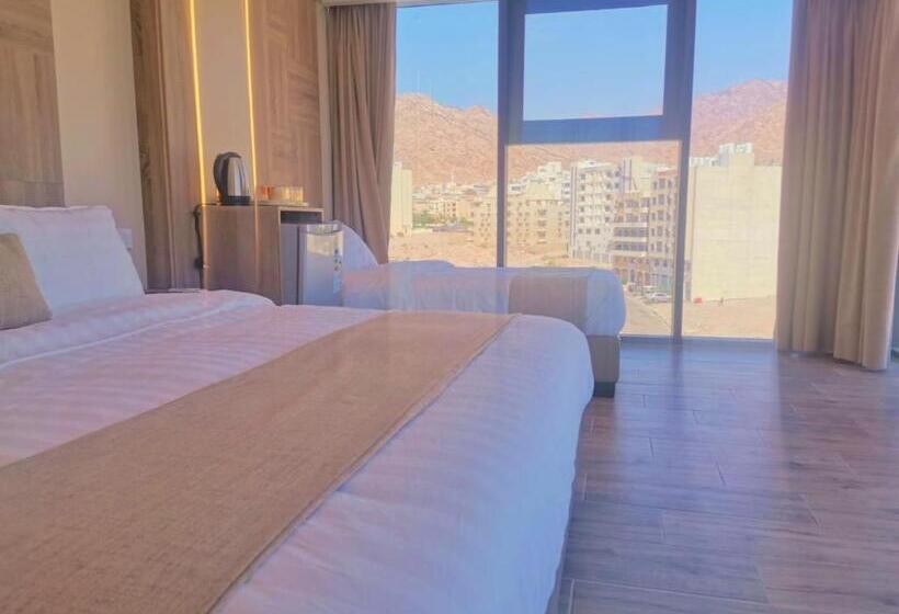 اتاق استاندارد سه نفره, Alena