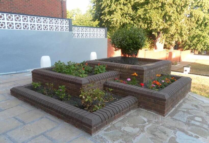 آپارتمان 1 خوابه با چشم‌انداز باغ, Claremont