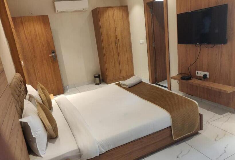 اتاق سوپریور, Ekana