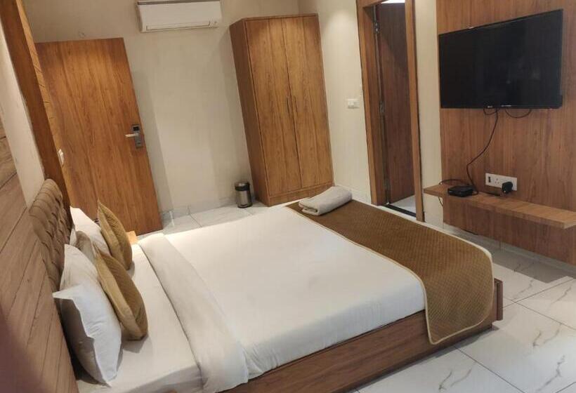 اتاق سوپریور, Ekana
