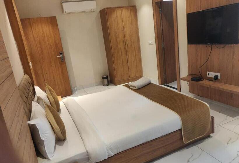 اتاق سوپریور, Ekana